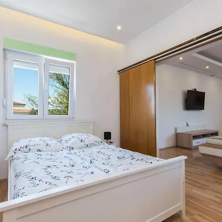 Apartmant & Rosa Medulin 4* 포메르