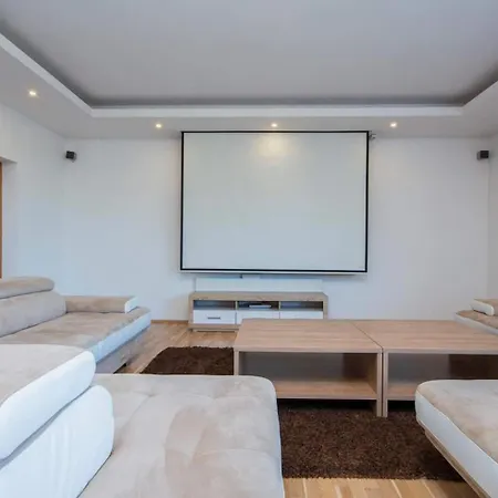 Apartmant & Rosa Medulin بومير