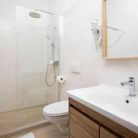 Apartmant & Rosa Medulin 게스트하우스 4*
