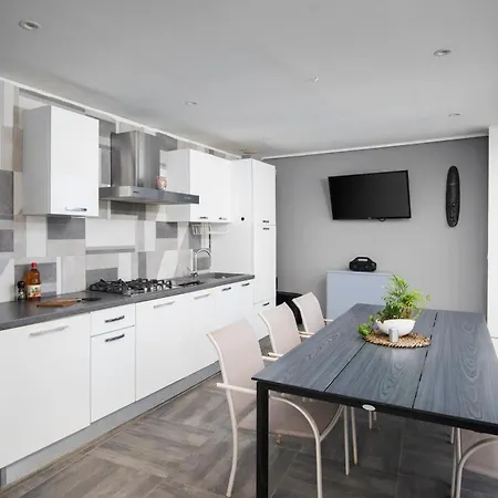Apartmant & Rosa Medulin 4* 포메르