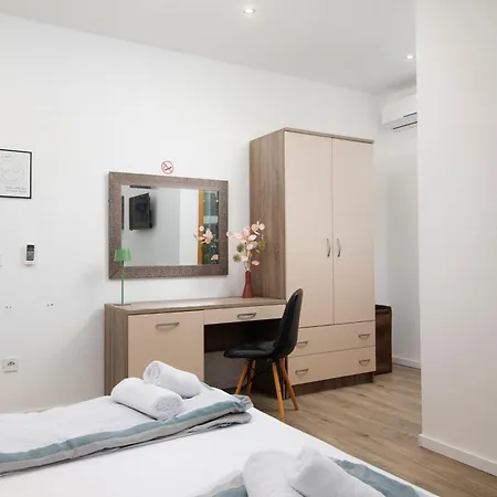 게스트하우스 Apartmant & Rosa Medulin 4*