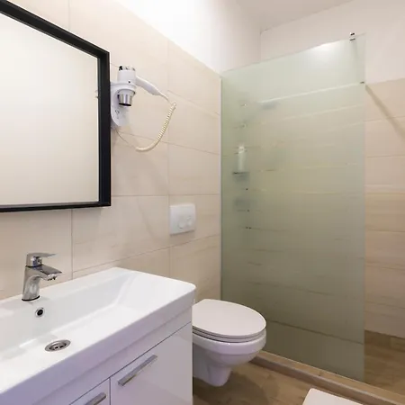 Apartmant & Rosa Medulin 4* 포메르